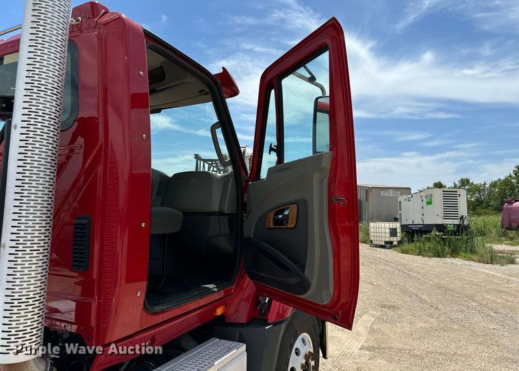 image for item ML9097 2017 International ProStar 122  semi truck