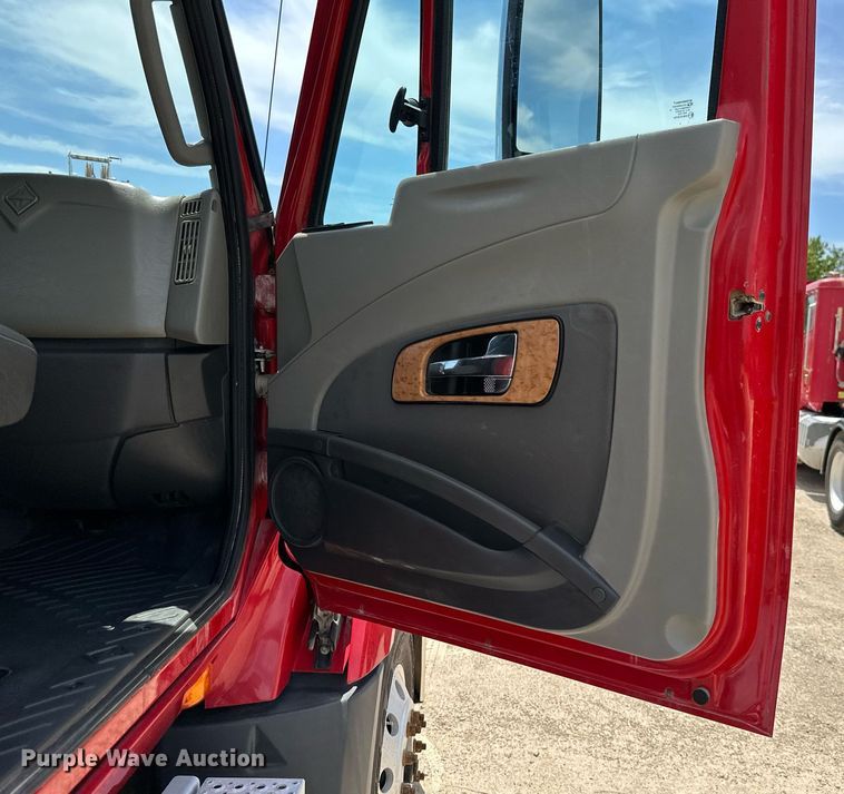 image for item ML9097 2017 International ProStar 122  semi truck