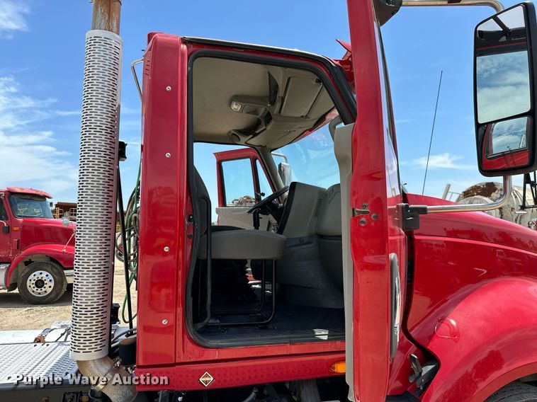 image for item ML9097 2017 International ProStar 122  semi truck