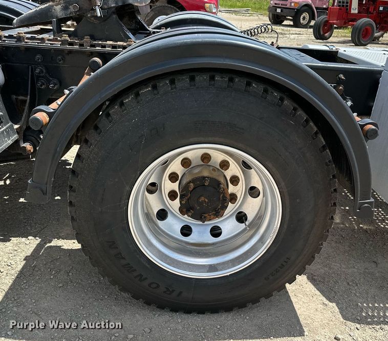 image for item ML9097 2017 International ProStar 122  semi truck