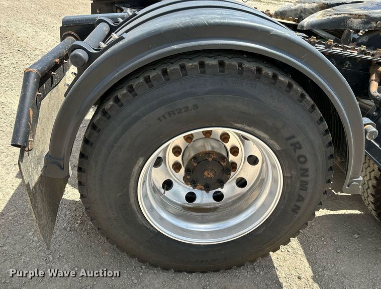 image for item ML9097 2017 International ProStar 122  semi truck