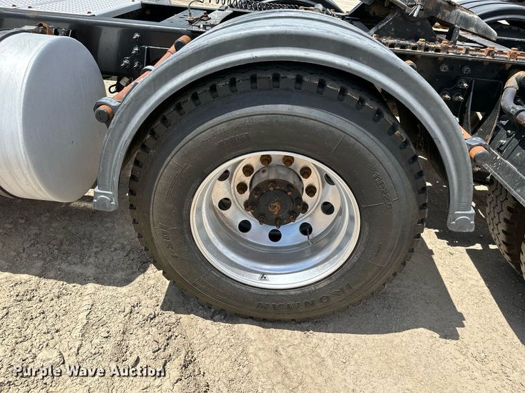 image for item ML9097 2017 International ProStar 122  semi truck