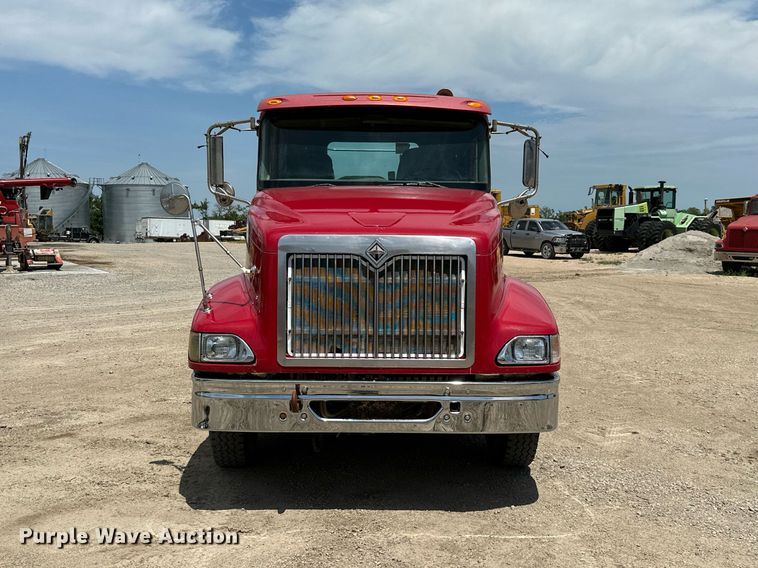 image for item ML9098 2003 International 9400i  semi truck