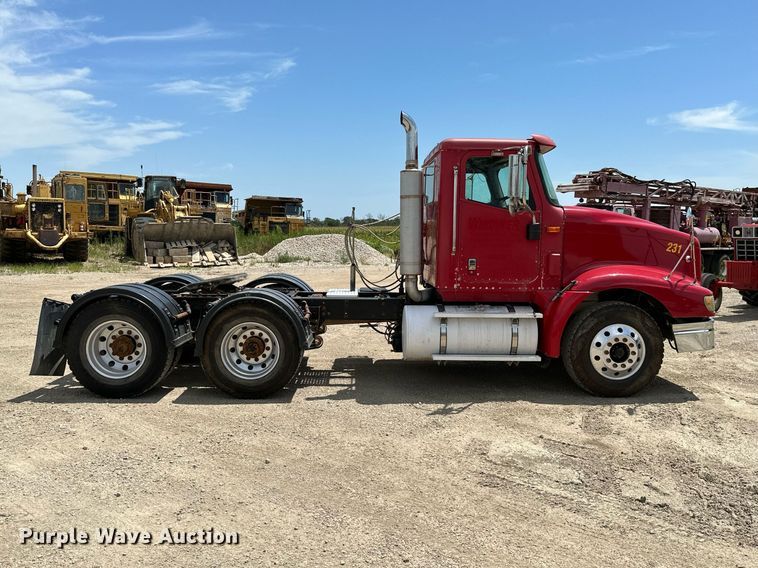 image for item ML9098 2003 International 9400i  semi truck