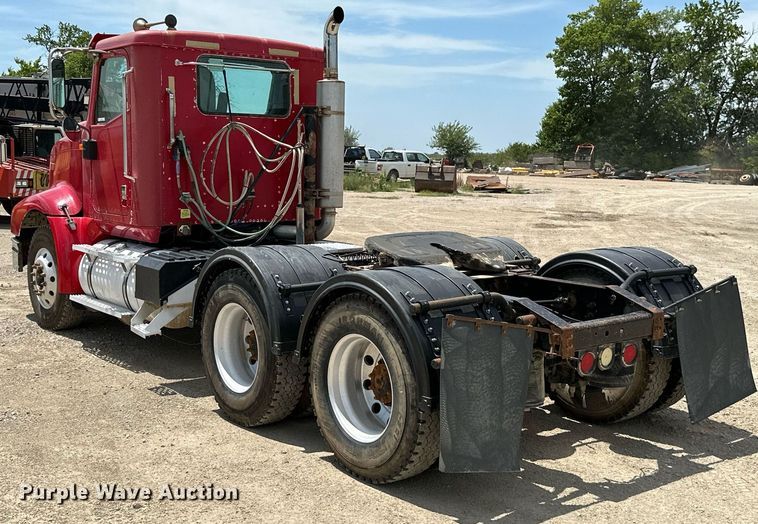 image for item ML9098 2003 International 9400i  semi truck