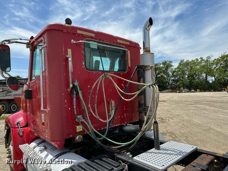 image for item ML9098 2003 International 9400i  semi truck