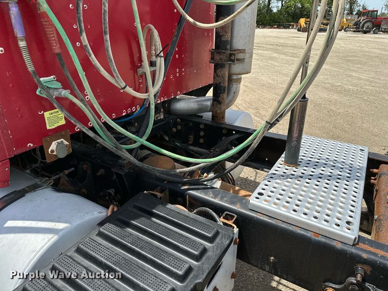 image for item ML9098 2003 International 9400i  semi truck