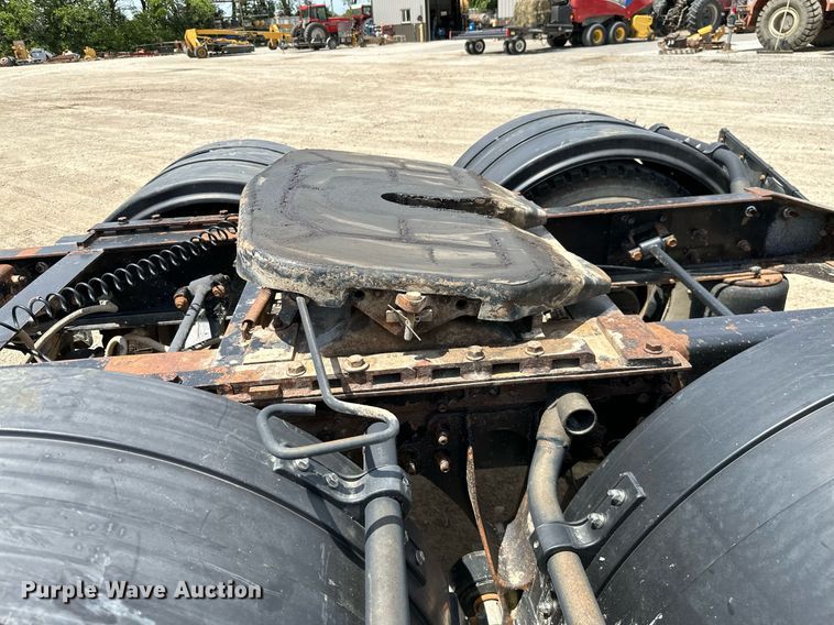 image for item ML9098 2003 International 9400i  semi truck