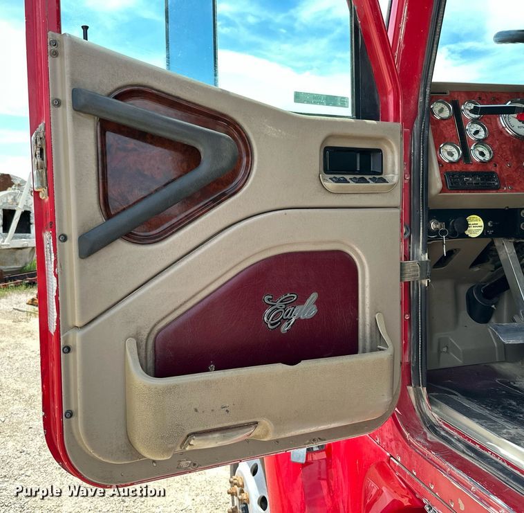 image for item ML9098 2003 International 9400i  semi truck