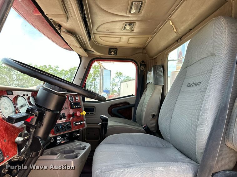 image for item ML9098 2003 International 9400i  semi truck