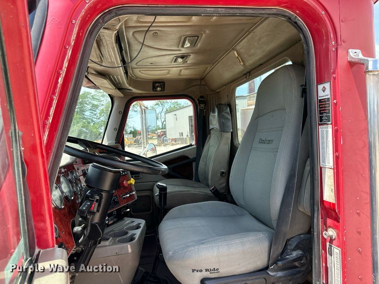 image for item ML9098 2003 International 9400i  semi truck