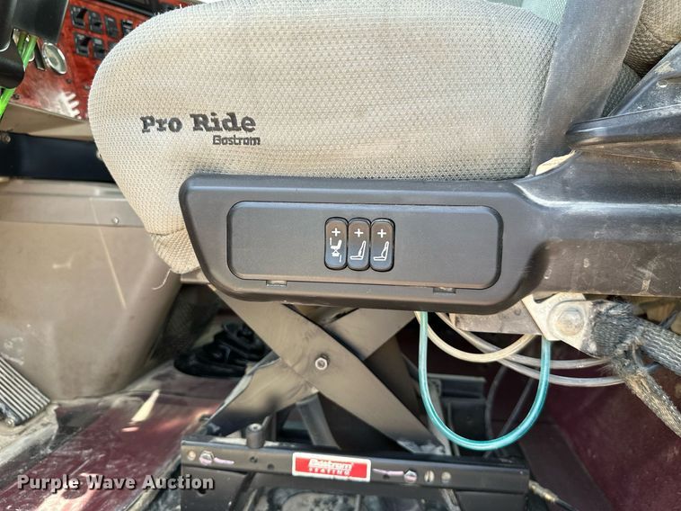 image for item ML9098 2003 International 9400i  semi truck