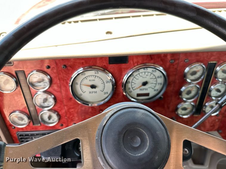 image for item ML9098 2003 International 9400i  semi truck