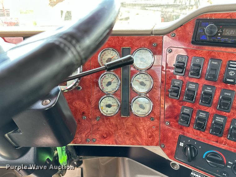 image for item ML9098 2003 International 9400i  semi truck