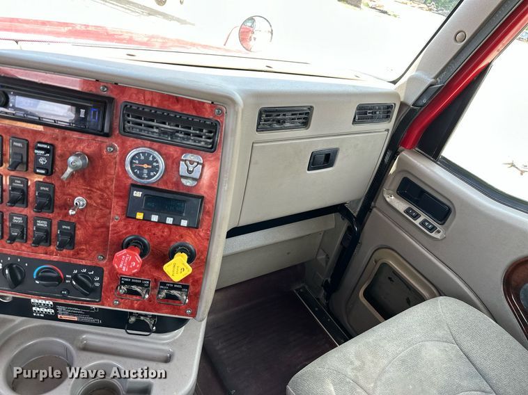 image for item ML9098 2003 International 9400i  semi truck