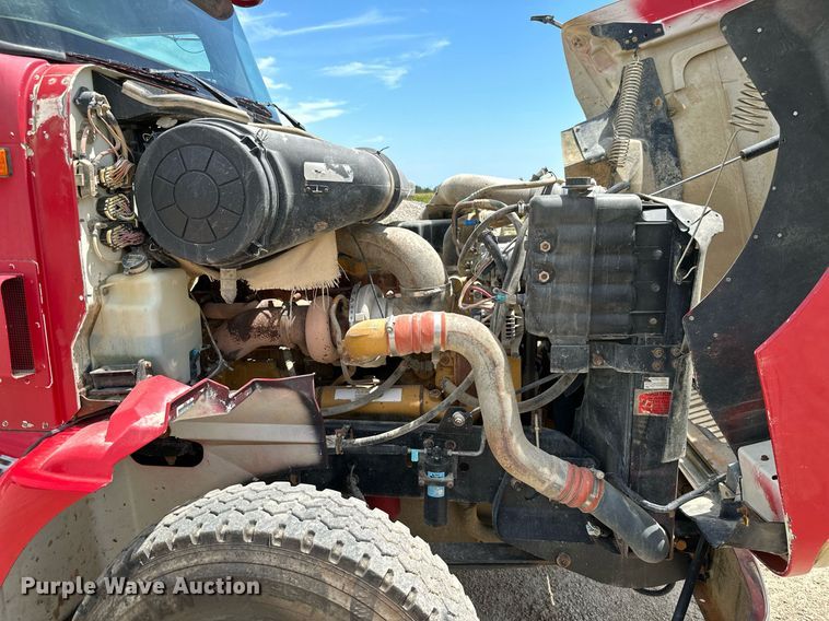 image for item ML9098 2003 International 9400i  semi truck