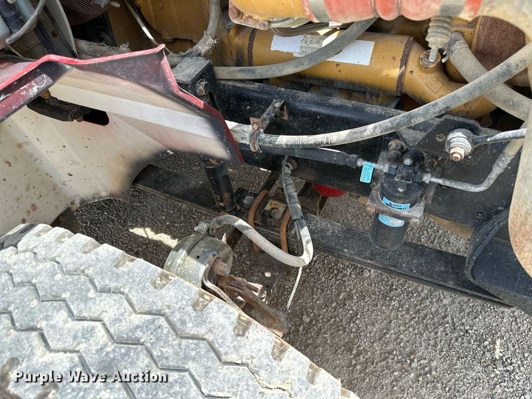 image for item ML9098 2003 International 9400i  semi truck