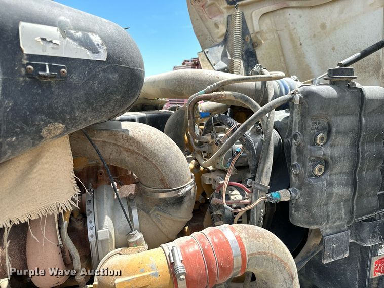 image for item ML9098 2003 International 9400i  semi truck