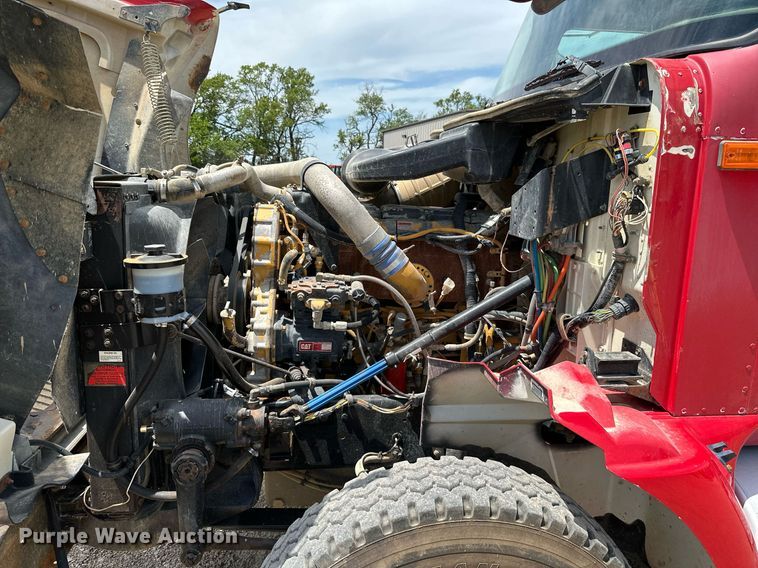 image for item ML9098 2003 International 9400i  semi truck