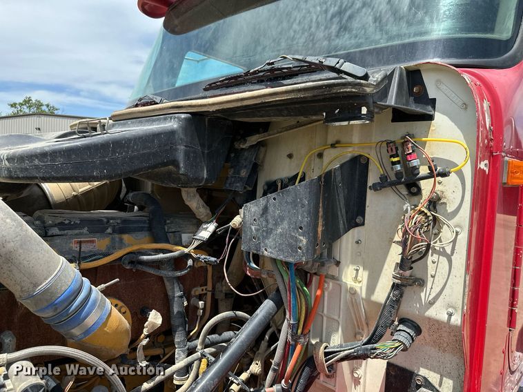 image for item ML9098 2003 International 9400i  semi truck