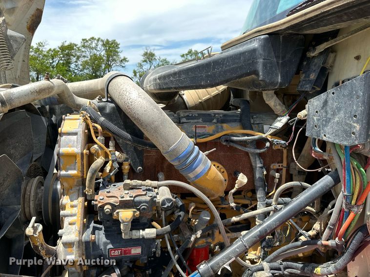 image for item ML9098 2003 International 9400i  semi truck