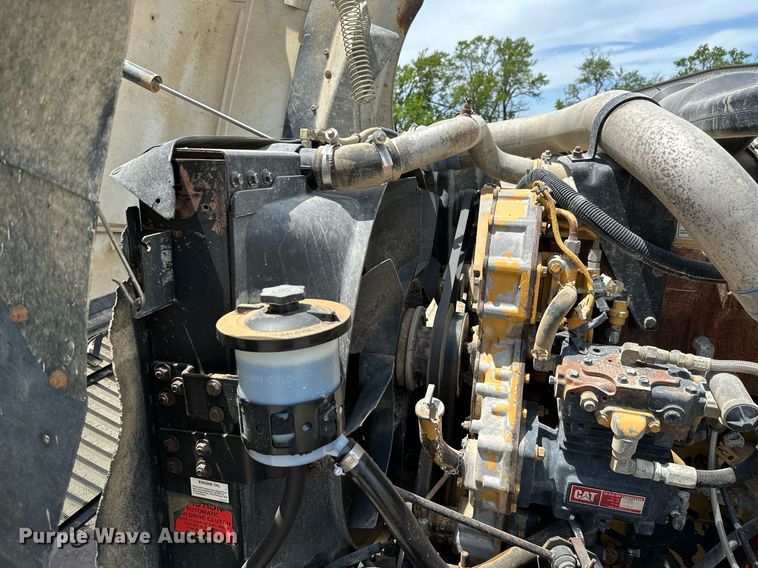 image for item ML9098 2003 International 9400i  semi truck