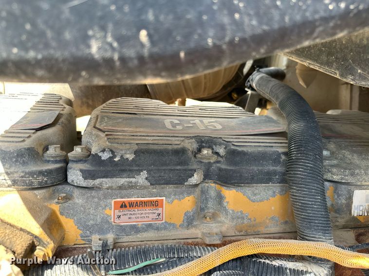 image for item ML9098 2003 International 9400i  semi truck