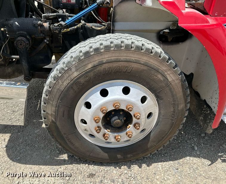 image for item ML9098 2003 International 9400i  semi truck