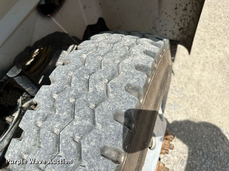 image for item ML9098 2003 International 9400i  semi truck