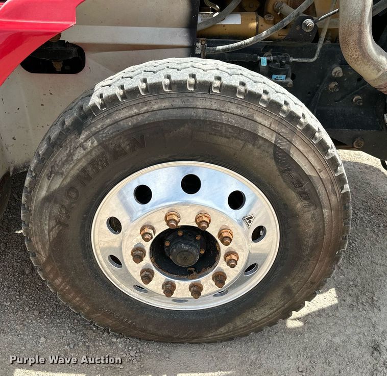 image for item ML9098 2003 International 9400i  semi truck