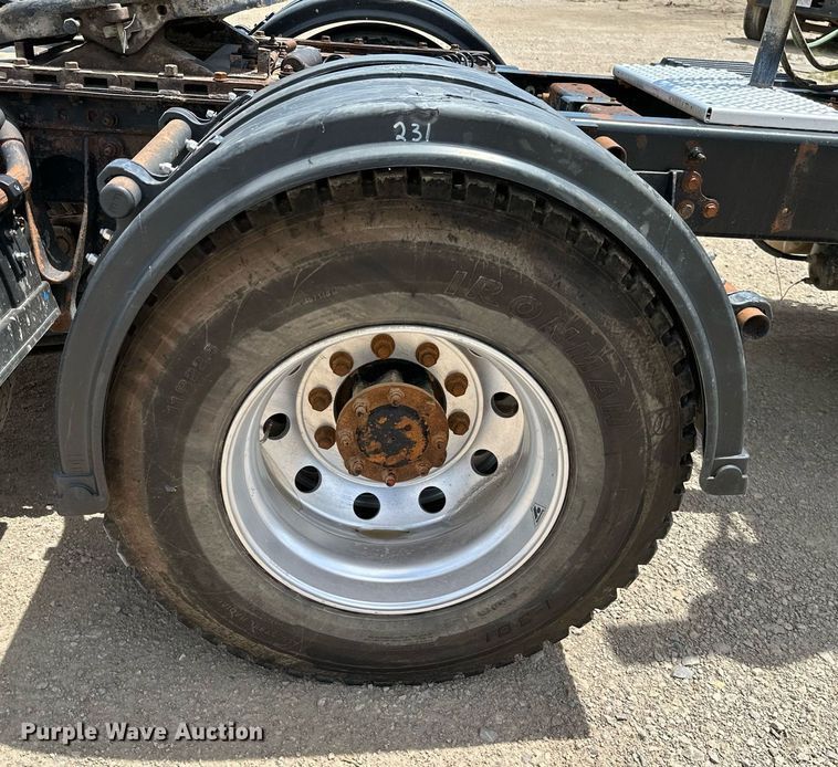 image for item ML9098 2003 International 9400i  semi truck