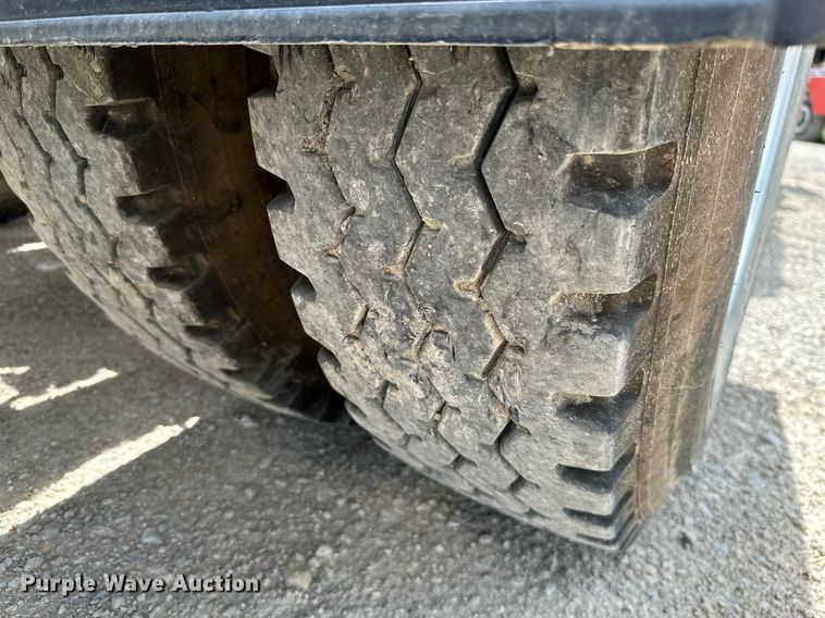 image for item ML9098 2003 International 9400i  semi truck