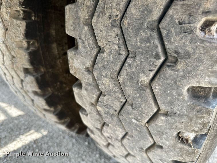 image for item ML9098 2003 International 9400i  semi truck