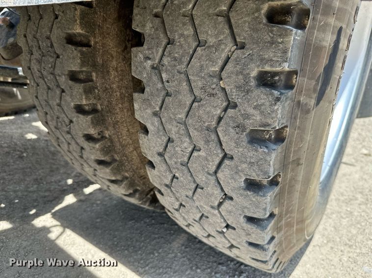 image for item ML9098 2003 International 9400i  semi truck