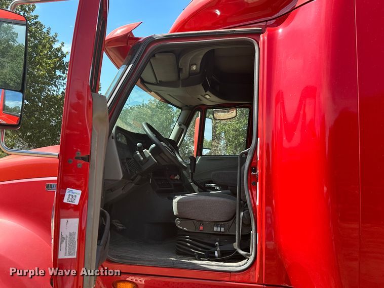 image for item ML9105 2013 International ProStar  semi truck