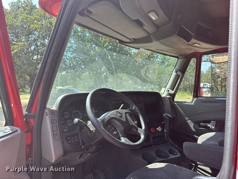 image for item ML9105 2013 International ProStar  semi truck