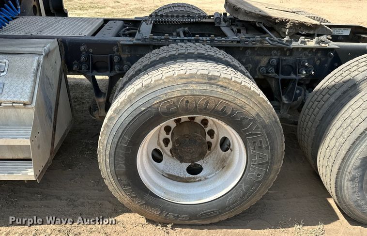 image for item ML9105 2013 International ProStar  semi truck