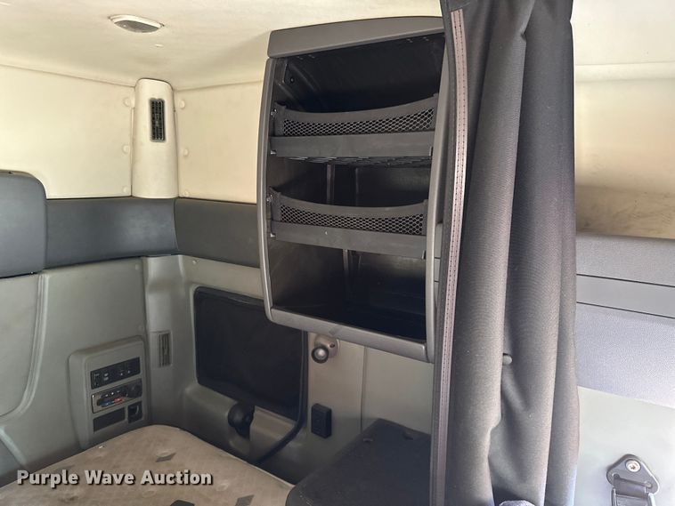 image for item ML9106 2013 International ProStar  semi truck