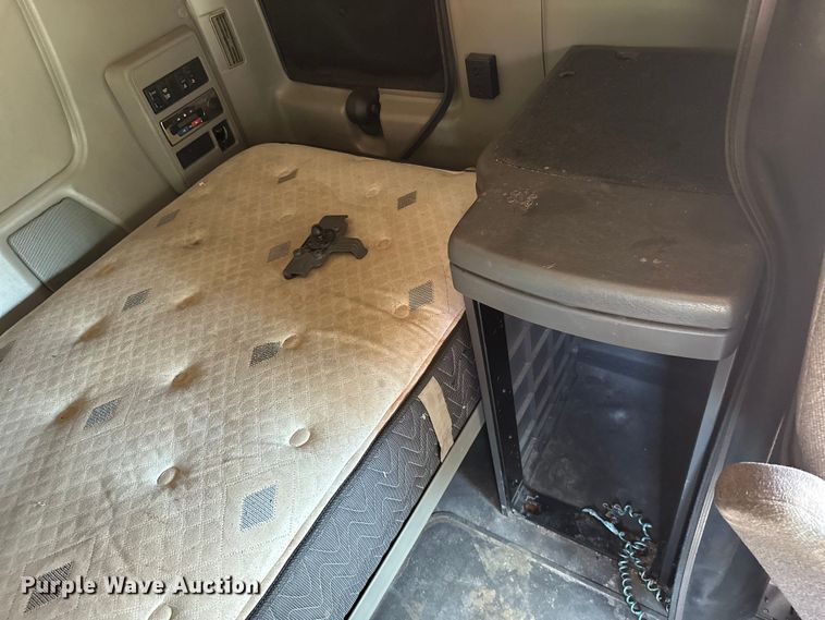 image for item ML9106 2013 International ProStar  semi truck