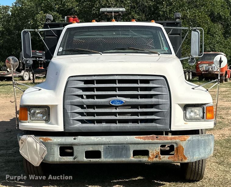 image for item ML9107 1997 Ford F800  flatbed truck