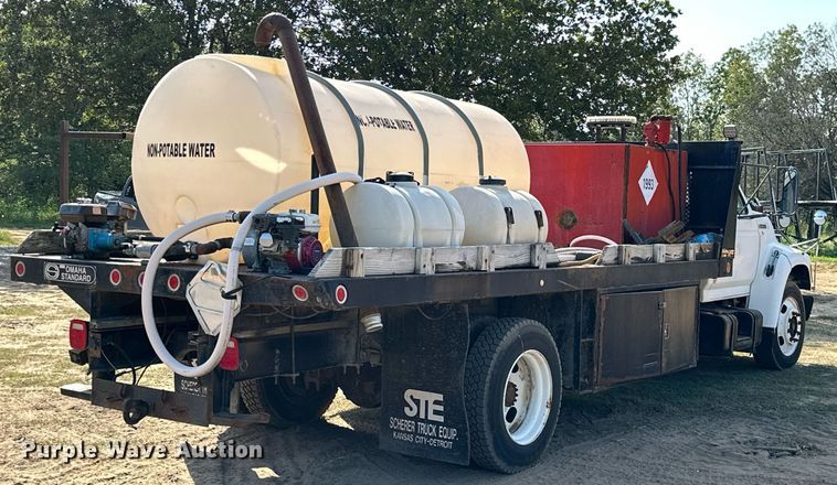 image for item ML9107 1997 Ford F800  flatbed truck