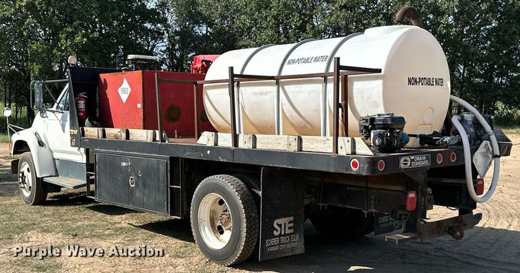 image for item ML9107 1997 Ford F800  flatbed truck