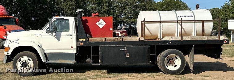 image for item ML9107 1997 Ford F800  flatbed truck