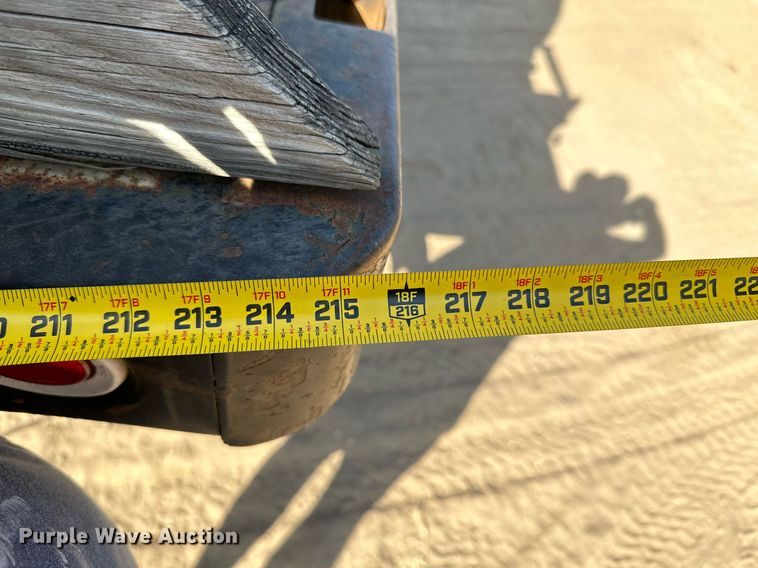 image for item ML9107 1997 Ford F800  flatbed truck