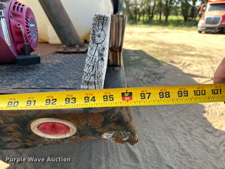 image for item ML9107 1997 Ford F800  flatbed truck