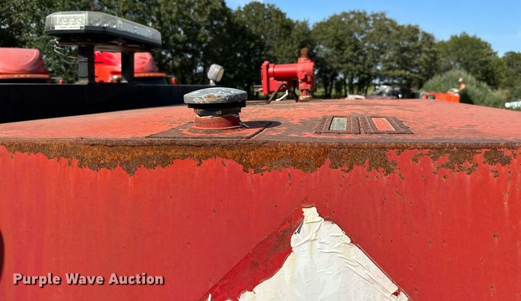 image for item ML9107 1997 Ford F800  flatbed truck