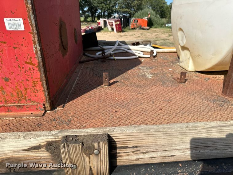 image for item ML9107 1997 Ford F800  flatbed truck