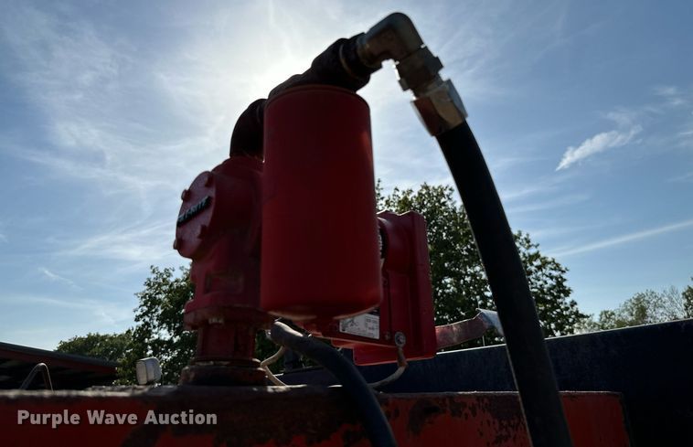 image for item ML9107 1997 Ford F800  flatbed truck