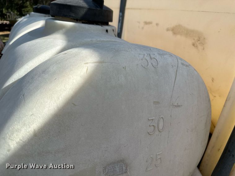 image for item ML9107 1997 Ford F800  flatbed truck