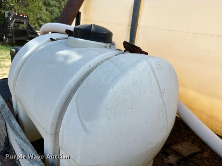 image for item ML9107 1997 Ford F800  flatbed truck